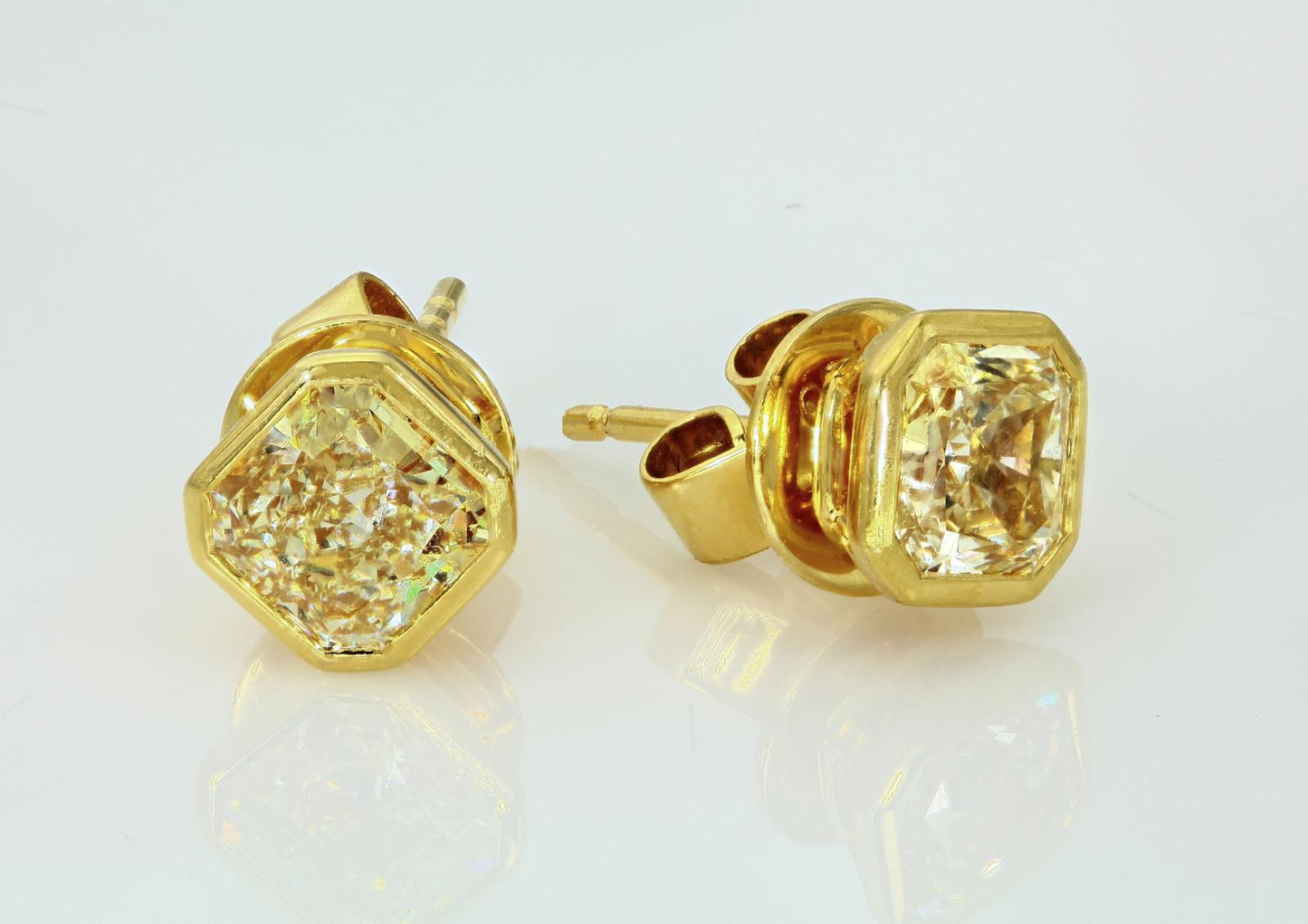 GIA 1.09 W-X-VS2 Radiant Diamond